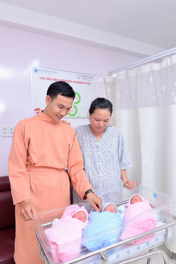 Giây phút vỡ oà hạnh phúc của bà mẹ sinh thường 3 con ở tuần 35 - 2