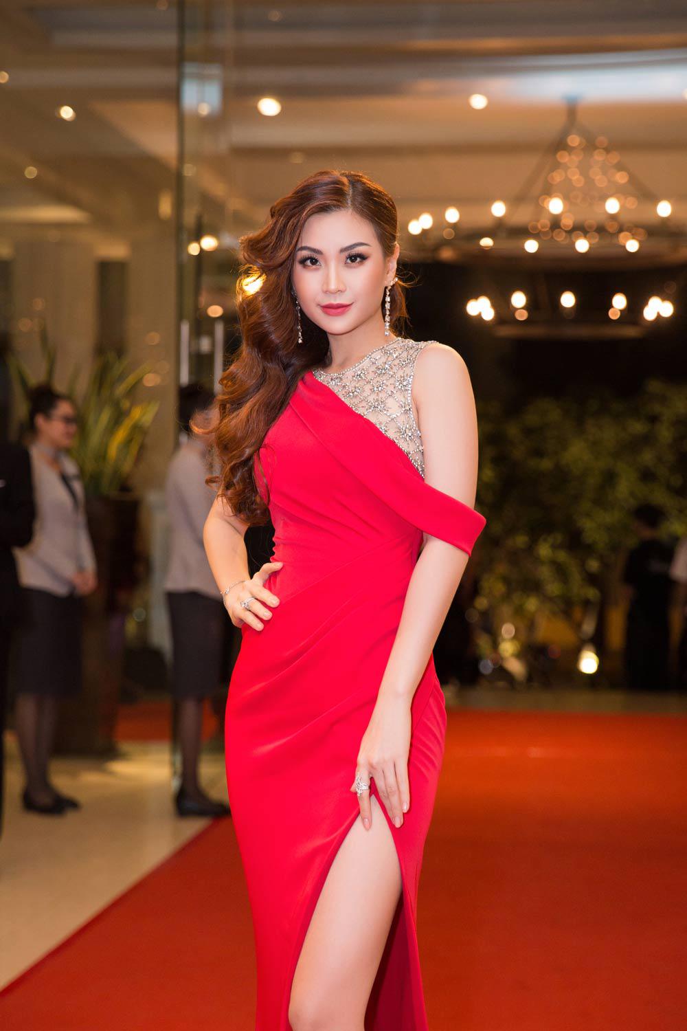 Hoa hậu Đỗ Mỹ Linh đọ dáng nóng bỏng với Kỳ Duyên trên thảm đỏ đình đám - 5