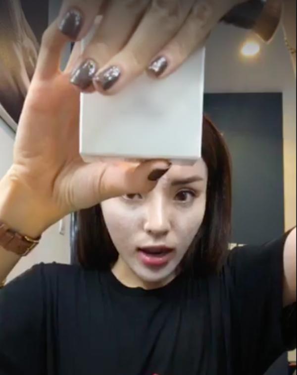 Hoa hậu Kỳ Duyên bị nghi livestream quảng cáo hàng amp;#34;rởmamp;#34;, gặp ngay Trang Trần amp;#34;bắt bàiamp;#34; - 3