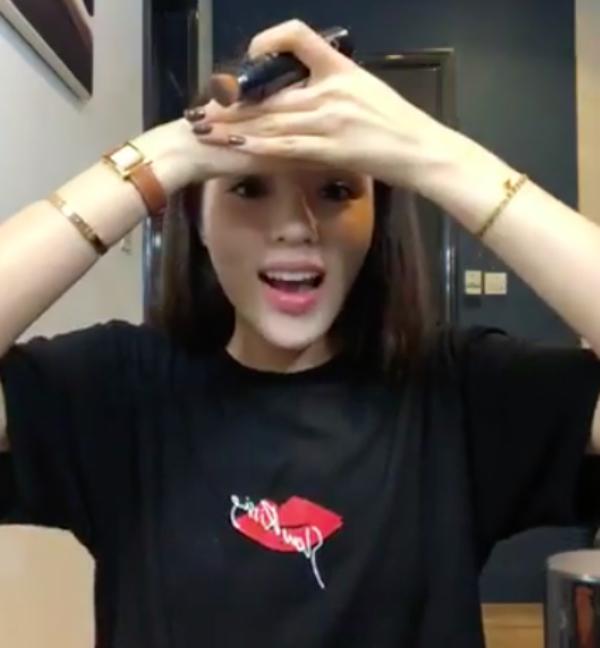 Hoa hậu Kỳ Duyên bị nghi livestream quảng cáo hàng amp;#34;rởmamp;#34;, gặp ngay Trang Trần amp;#34;bắt bàiamp;#34; - 5