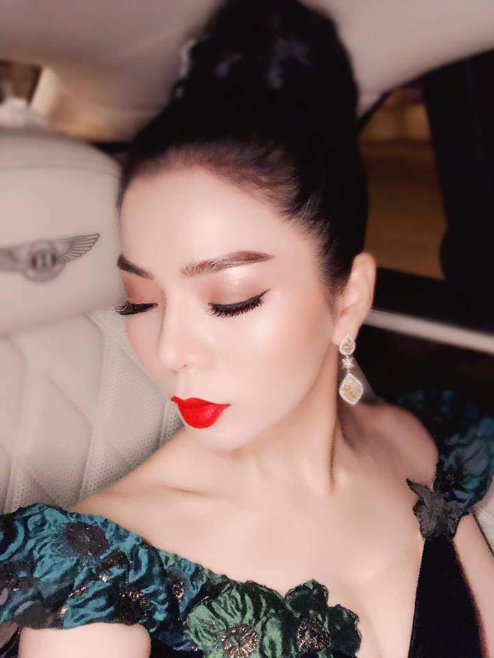 Học tập amp;#34;mẹ bỉm sữaamp;#34; Lệ Quyên cách chọn màu son giúp sáng bừng khuôn mặt! - 1
