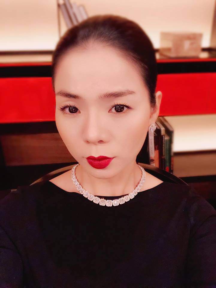Học tập amp;#34;mẹ bỉm sữaamp;#34; Lệ Quyên cách chọn màu son giúp sáng bừng khuôn mặt! - 5