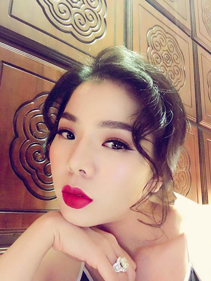 Học tập amp;#34;mẹ bỉm sữaamp;#34; Lệ Quyên cách chọn màu son giúp sáng bừng khuôn mặt! - 9