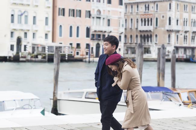 Nguyễn Ngọc Anh hôn say đắm amp;#34;trai trẻamp;#34; Tô Minh Đức ở Venice - 8