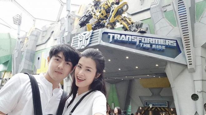 Sao Việt 24h: Sau 10 năm yêu, Đông Nhi – Ông Cao Thắng nhí nhảnh cùng vi vu Singapore - 3