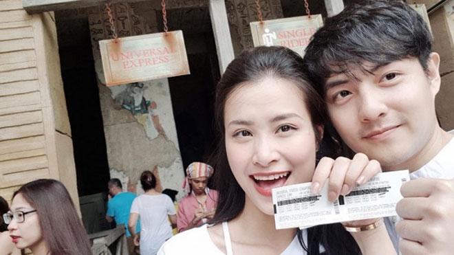 Sao Việt 24h: Sau 10 năm yêu, Đông Nhi – Ông Cao Thắng nhí nhảnh cùng vi vu Singapore - 1