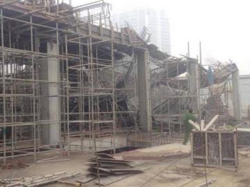 Cận cảnh phía trong công trình giàn giáo đổ sập, khiến 3 công nhân tử vong tại chỗ