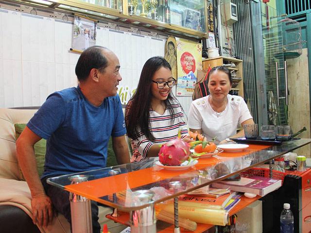 Nhà nhỏ được cơi nới, chứa hơn 1.000 bộ áo dài của Phương Mỹ Chi ở Sài Gòn