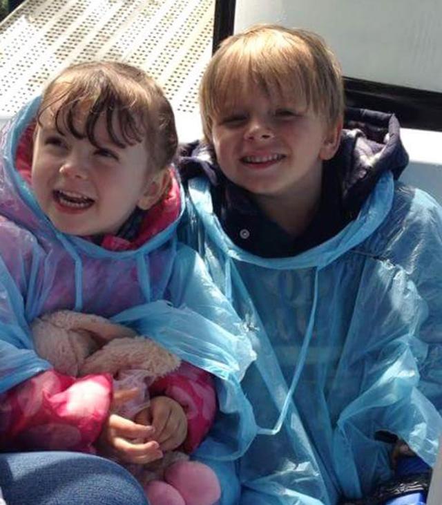 Chiếu đèn lên tường, mẹ hoảng hốt phát hiện những dòng chữ kinh dị do con trai viết - 3