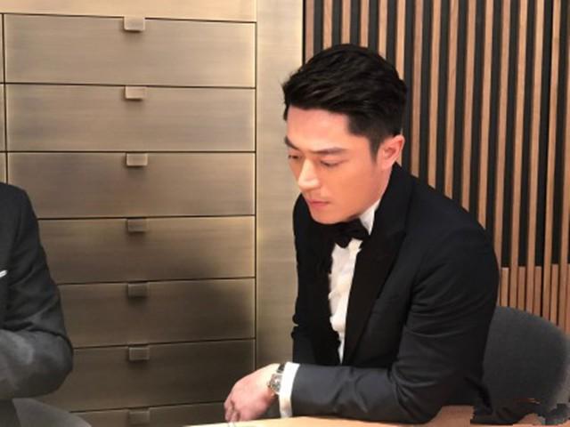 Mới ở nhà chăm con vài tháng, Hoắc Kiến Hoa đã tăng cân đến mức lộ ngấn bụng - 2