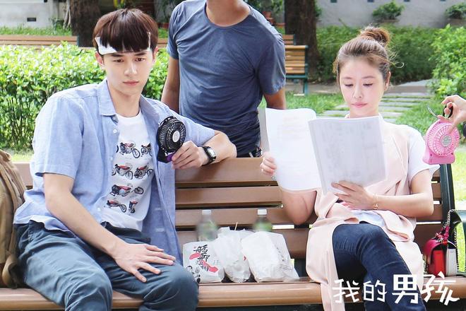 Mới ở nhà chăm con vài tháng, Hoắc Kiến Hoa đã tăng cân đến mức lộ ngấn bụng - 8