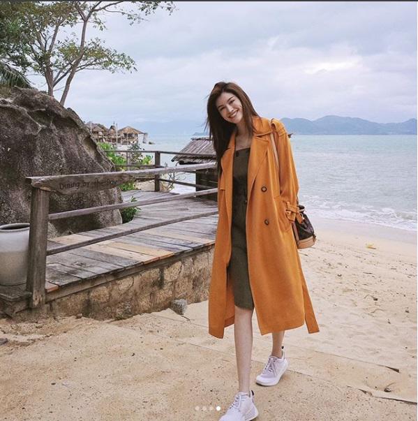 Chân dài Victoriaamp;#39;s Secret âm thầm lặng lẽ khoe street style tại Nha Trang - 5