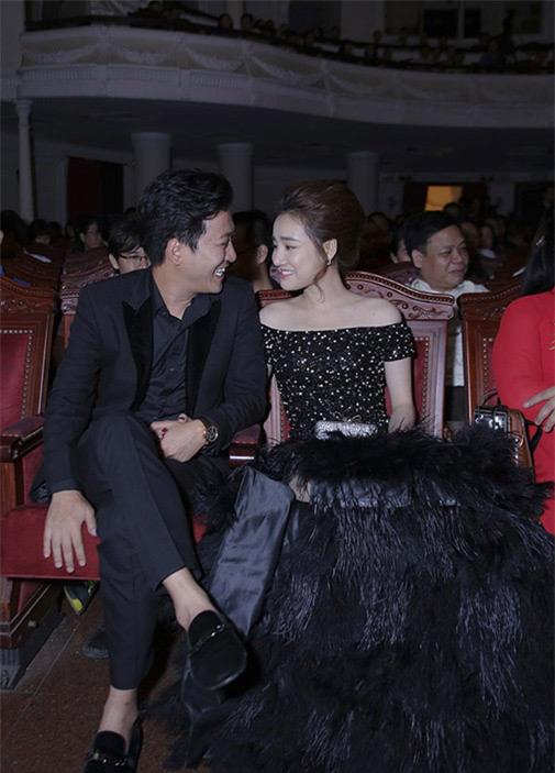 Nhận giải thưởng lớn và cầu hôn Nhã Phương, Trường Giang lại mặc một mình một kiểu - 5