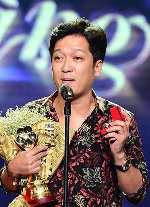 Nhận giải thưởng lớn và cầu hôn Nhã Phương, Trường Giang lại mặc một mình một kiểu - 2