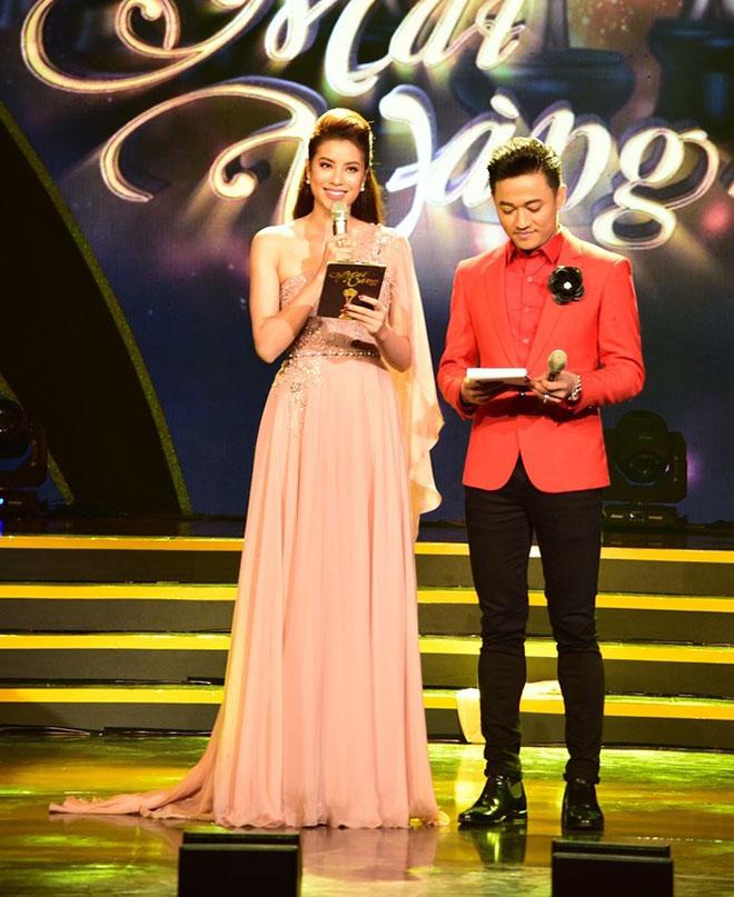 Các MC nổi tiếng làm gì khi gặp trường hợp amp;#34;phá tan nátamp;#34; kịch bản như Trường Giang tối qua? - 1