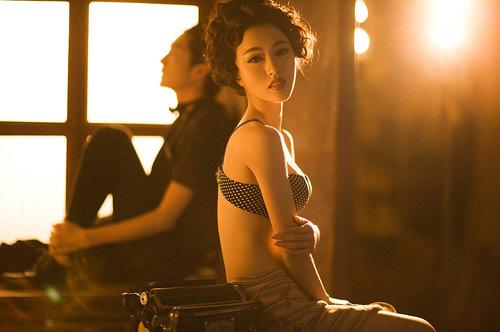 Ngày nào cũng bưng nước rửa chân cho vợ, vậy mà vẫn bị… ‘cắm sừng’ - 2