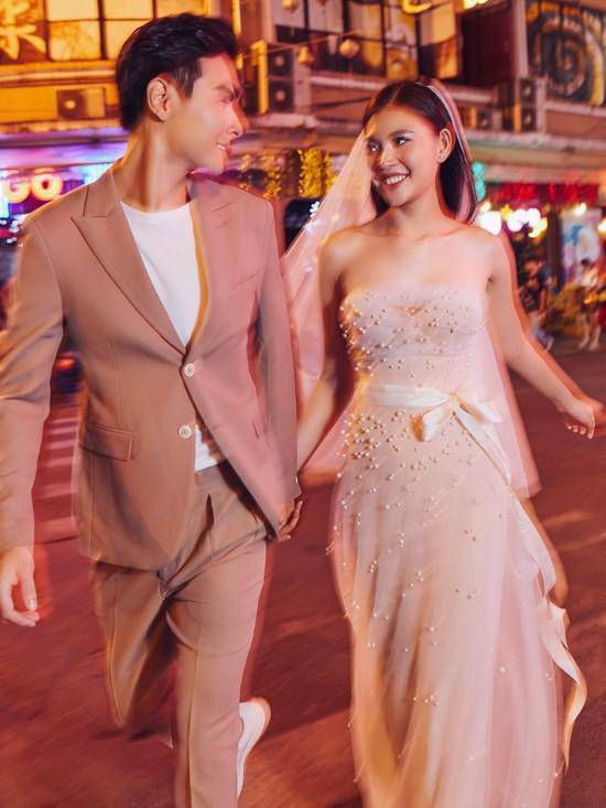 Không riêng gì Trường Giang - Nhã Phương, Vbiz còn có những màn cầu hôn rất hoành tráng - 10