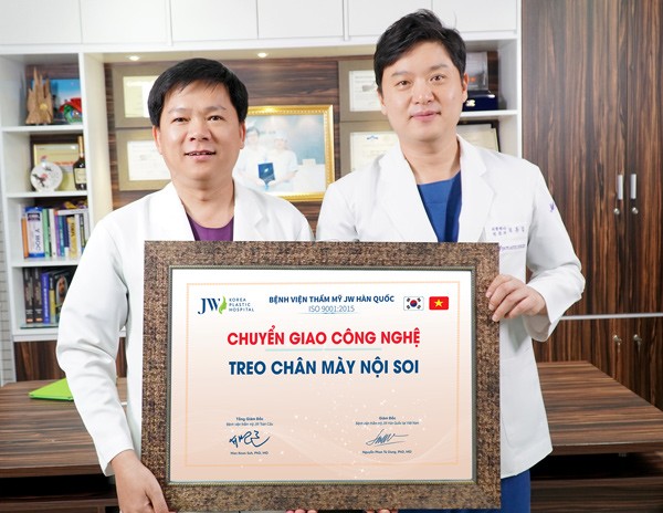Treo chân mày nội soi 4X: Tuổi ngoài 60 trở về 30 - 4