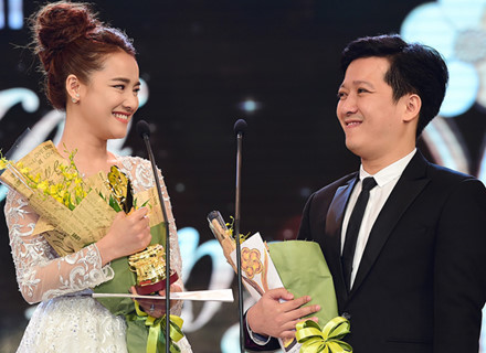 Đây đâu phải lần đầu Trường Giang amp;#34;mượn sóngamp;#34; tại lễ trao giải để nói yêu với Nhã Phương - 3