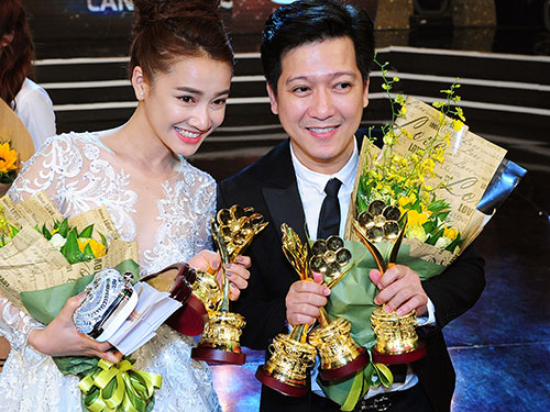 Đây đâu phải lần đầu Trường Giang amp;#34;mượn sóngamp;#34; tại lễ trao giải để nói yêu với Nhã Phương - 4