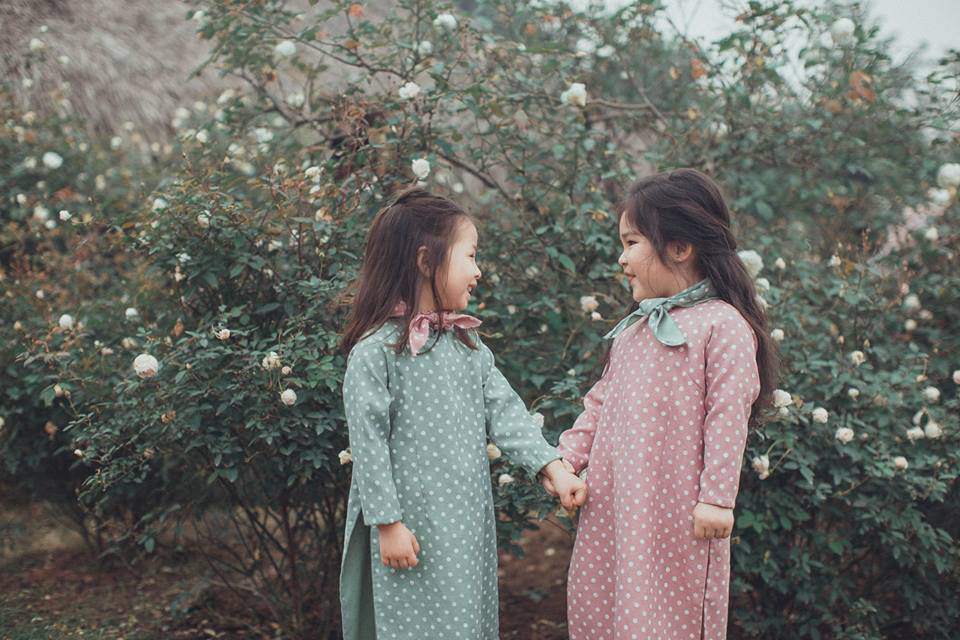 Gặp lại 2 cô nhóc đáng yêu từng gây amp;#34;sốtamp;#34; trong bộ ảnh amp;#34;sợ chóamp;#34; cách đây một năm - 12