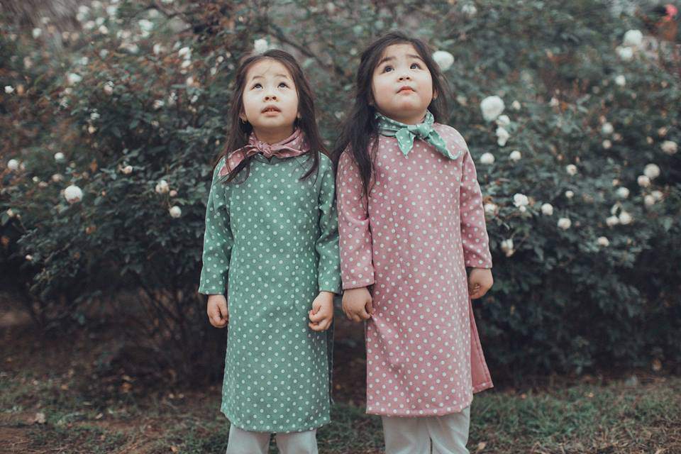 Gặp lại 2 cô nhóc đáng yêu từng gây amp;#34;sốtamp;#34; trong bộ ảnh amp;#34;sợ chóamp;#34; cách đây một năm - 14