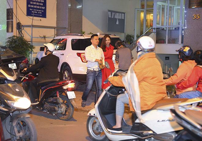 Jennifer Phạm được chồng hết mực chiều chuộng, hộ tống đi sự kiện - 1