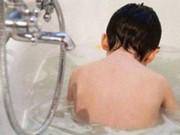 Tin tức - Bỏ con trong phòng tắm để ra nghe điện thoại, hậu quả khiến người mẹ hối hận và đau đớn