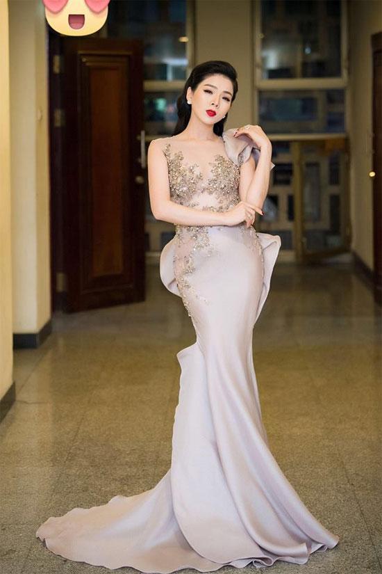 Sao Việt 24h: Khoảnh khắc đời thường của Tăng Thanh Hà khi đọc sách bên cún cưng - 7