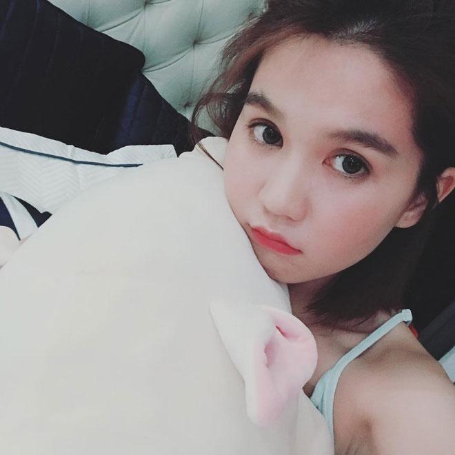 Sao Việt 24h: Khoảnh khắc đời thường của Tăng Thanh Hà khi đọc sách bên cún cưng - 10