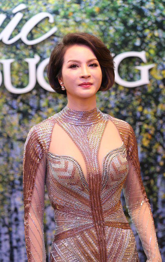 Thanh Mai tự tin diện đầm ôm sát đầy quyến rũ, lại amp;#34;hẹn hòamp;#34; Chi Bảo sau 8 năm - 2