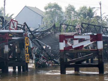 Vụ sập cầu Long Kiểng trong đêm: Cận cảnh hiện trường đổ nát, hư hỏng nặng