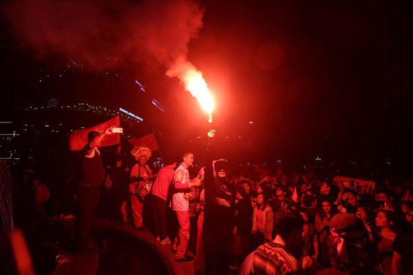 Cổ động viên cả nước thức trắng đêm, reo hò nghẹt thở ăn mừng chiến thắng U23 Việt Nam - 10