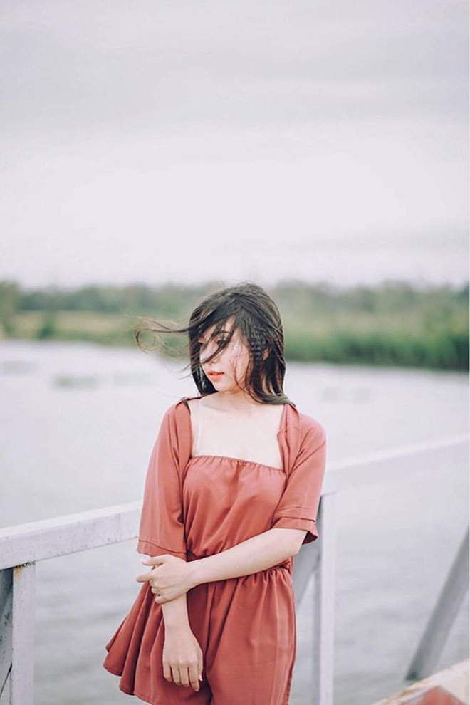 Bạn gái đẹp mơn mởn của “ngôi sao sáng chói” U23 Việt Nam - 4