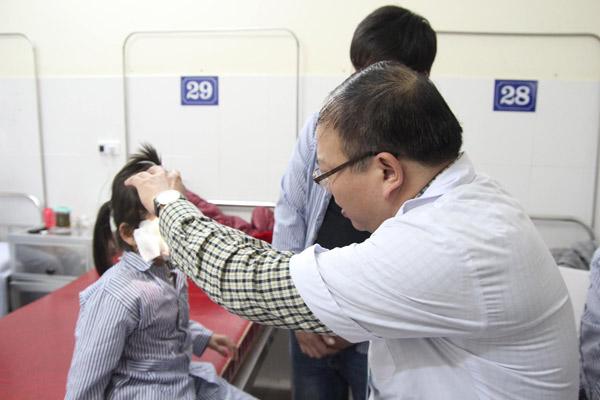 Cảnh báo liên tiếp trẻ nhập viện, có nguy cơ mù mắt những ngày gần Tết - 2