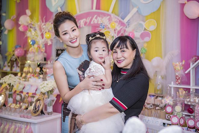 Maya mất cả tháng trời để chuẩn bị cho sinh nhật tròn 3 tuổi của con gái - 3