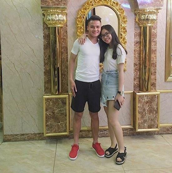 Nhiều cô gái amp;#34;vỡ mộngamp;#34; khi các chàng cầu thủ U23 đã có người yêu xinh đẹp thế này! - 1