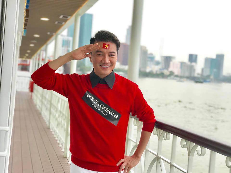 Độc quyền: Đàm Vĩnh Hưng bật khóc trong sung sướng khi đội tuyển U23 Việt Nam lọt vào chung kết - 1