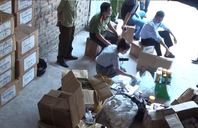 Hàng lậu “khoác áo” hàng Việt tìm đường ra thị trường dịp Tết - 1