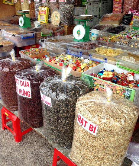 Hàng lậu “khoác áo” hàng Việt tìm đường ra thị trường dịp Tết - 2