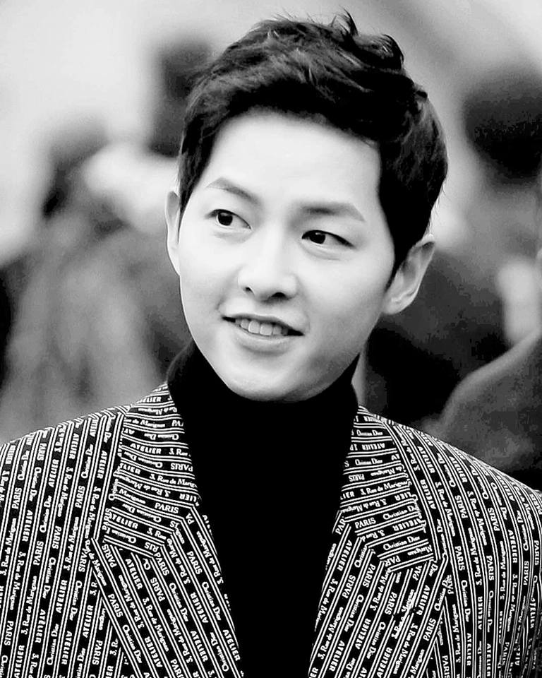 Hậu kết hôn, Song Joong Ki được khen nam tính, Song Hye Kyo ngày càng xinh như búp bê - 4