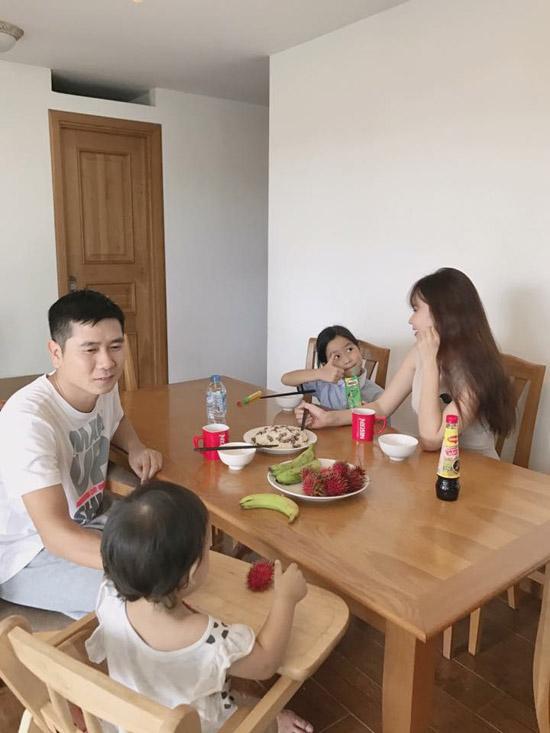 hinh anh hiem hoi ro mat con gai thu 2 cua vo chong luu huong giang - ho hoai anh - 2