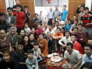 Tin tức - Hình ảnh gia đình Quang Hải ăn mừng chiến thắng tại quê nhà ngay lúc này