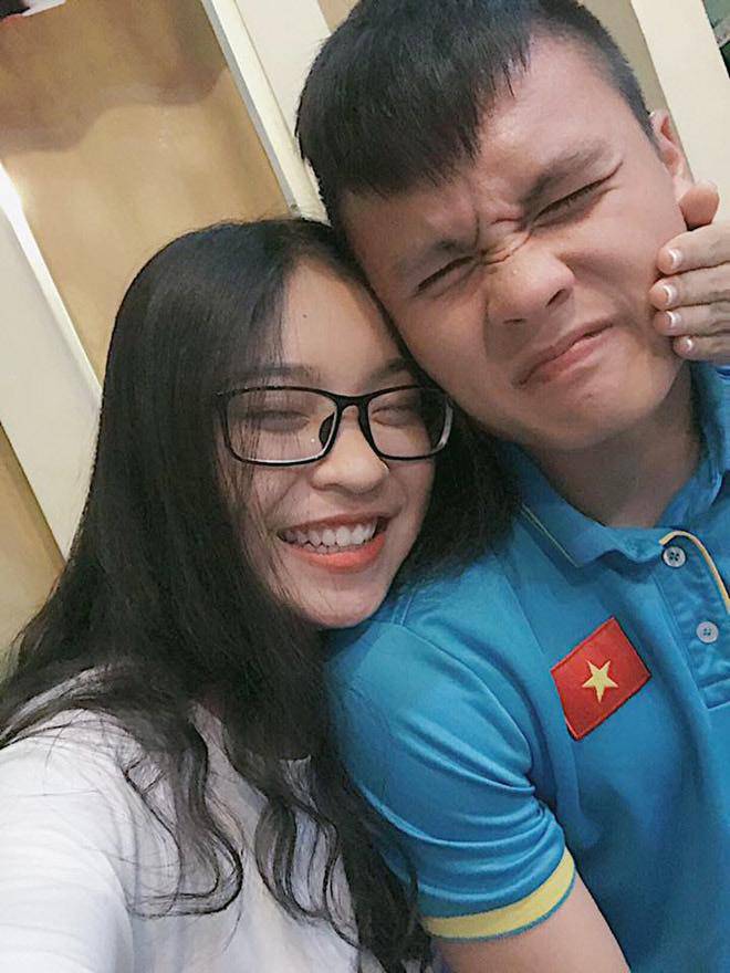 Người yêu của tiền vệ Nguyễn Quang Hải – cô gái hạnh phúc nhất hôm nay! - 1