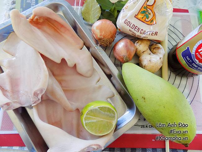 Tai heo xoài xanh ngâm mắm giòn tan nhâm nhi ngày Tết - 1