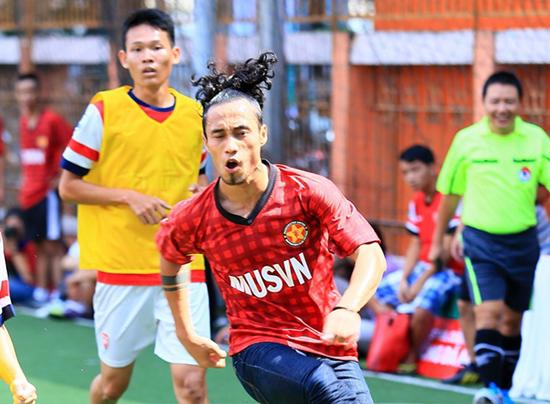 U23 Việt Nam quyết tử Qatar: Tuấn Hưng, Duy Mạnh có dám cạo đầu, thoát y? - 3