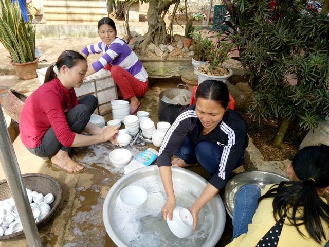 U23 Việt Nam - U23 Qatar: Gia đình thủ môn Bùi Tiến Dũng mổ lợn, thịt nhím đãi cả làng - 4