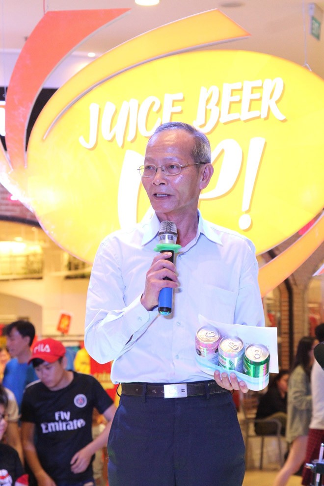 Vick Nhung bất ngờ xuất hiện “quẩy” tưng bừng cùng fan - 7