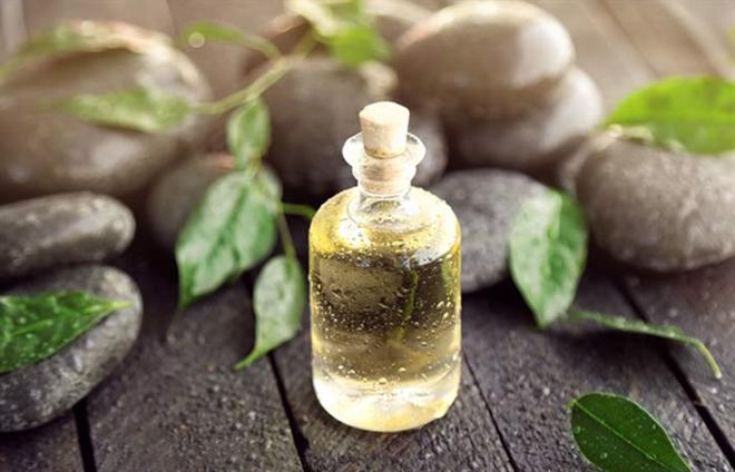 Dễ gây kích ứng nhưng làm theo cách này, tinh dầu tràm trà là phương thuốc trị mụn hiệu quả - 4