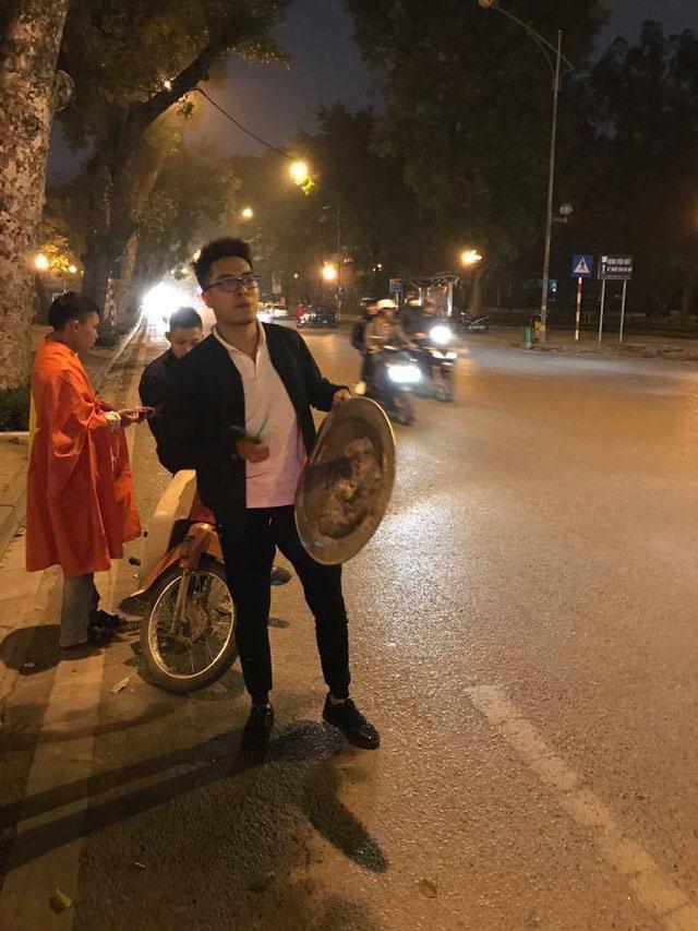 Chết cười với hình ảnh vật dụng biến dạng sau màn quẩy mừng U23 Việt Nam của người hâm mộ - 6